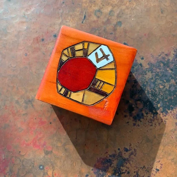 Decorative wooden box with hand painted lid - Picture 1 of 7